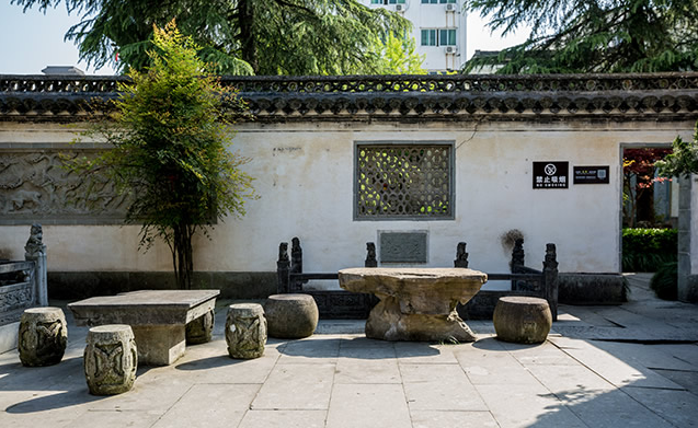 庭院用石桌或石凳好不好？庭院摆放石桌或石凳的摆放风水讲究